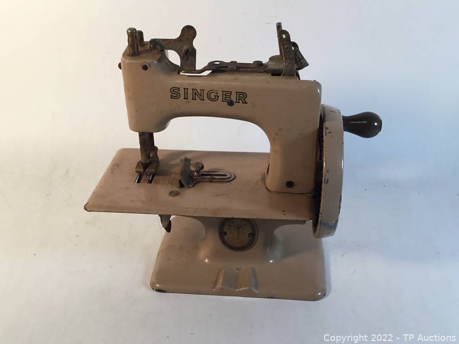 Vintage Kids Singer Sewing Machine 